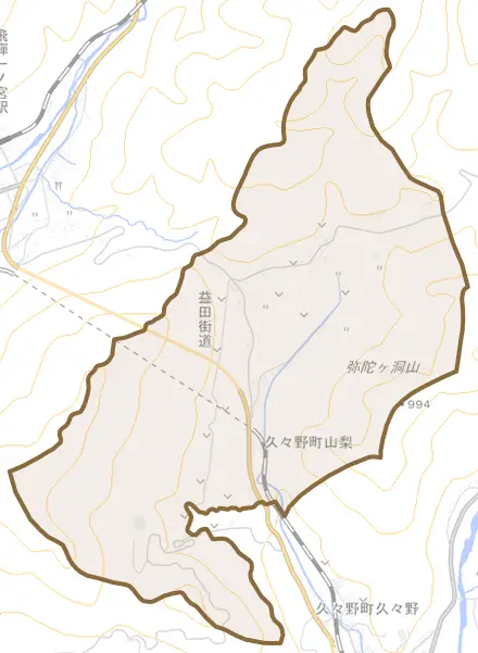 久々野町山梨とその周辺の地図。町の範囲を重ねている
