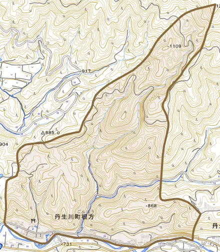 丹生川町根方とその周辺の地図。町の範囲を重ねている