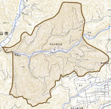 丹生川町大沼とその周辺の地図。町の範囲を重ねている