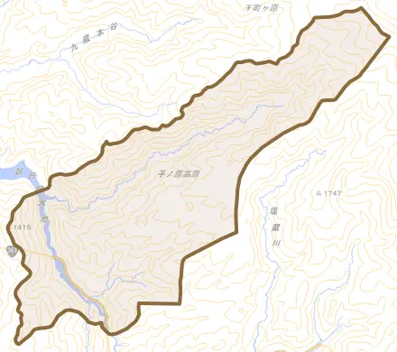 高根町中洞とその周辺の地図。町の範囲を重ねている