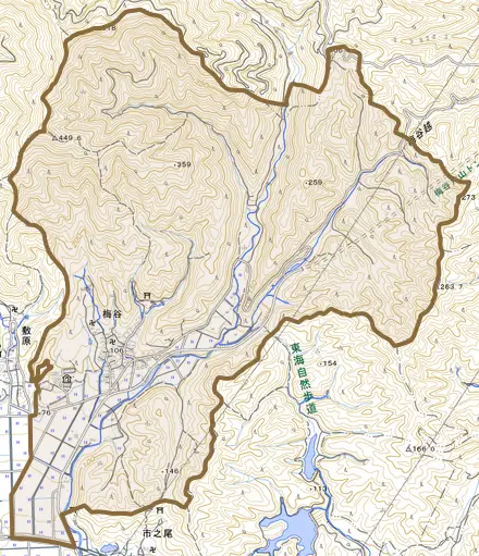 梅谷とその周辺の地図。町の範囲を重ねている