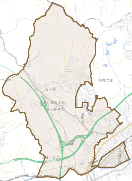 泉町久尻とその周辺の地図。町の範囲を重ねている