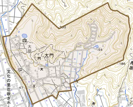 大門とその周辺の地図。町の範囲を重ねている