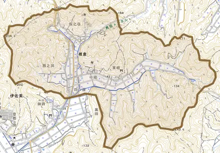 椎倉とその周辺の地図。町の範囲を重ねている