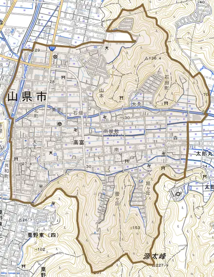 高富とその周辺の地図。町の範囲を重ねている
