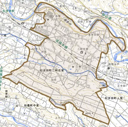 松井田町二軒在家とその周辺の地図。町の範囲を重ねている