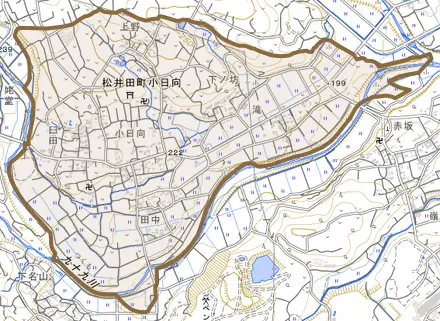 松井田町小日向とその周辺の地図。町の範囲を重ねている