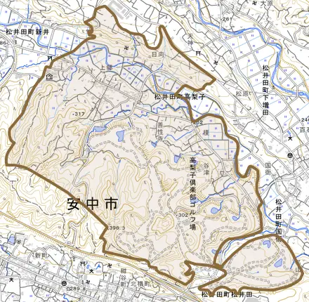 松井田町高梨子とその周辺の地図。町の範囲を重ねている