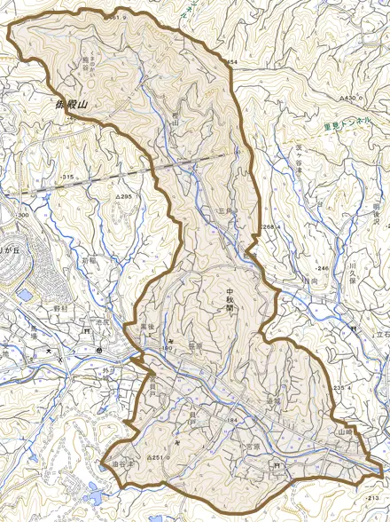 中秋間とその周辺の地図。町の範囲を重ねている