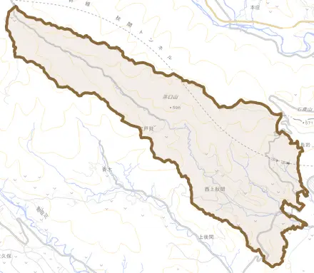 西上秋間とその周辺の地図。町の範囲を重ねている