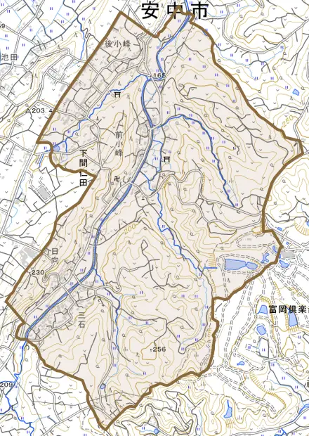 下間仁田とその周辺の地図。町の範囲を重ねている