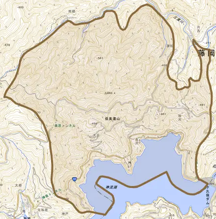 保美濃山とその周辺の地図。町の範囲を重ねている