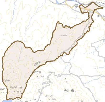 大字岡崎とその周辺の地図。町の範囲を重ねている
