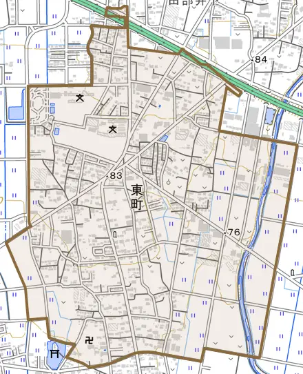 東町とその周辺の地図。町の範囲を重ねている