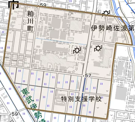 粕川町とその周辺の地図。町の範囲を重ねている