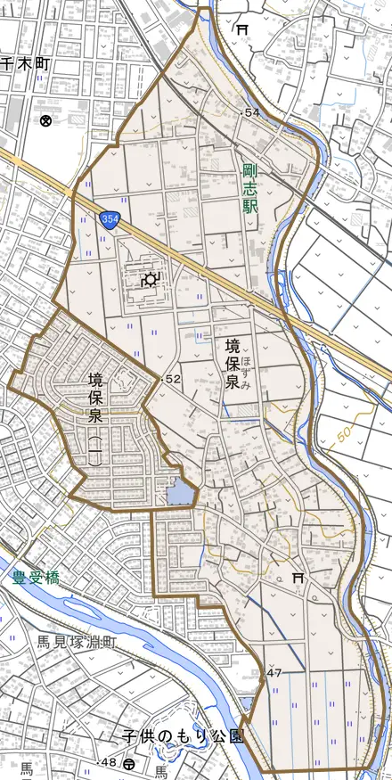 境保泉とその周辺の地図。町の範囲を重ねている