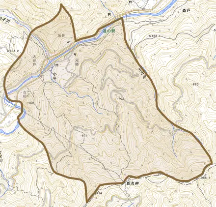 大字小平とその周辺の地図。町の範囲を重ねている