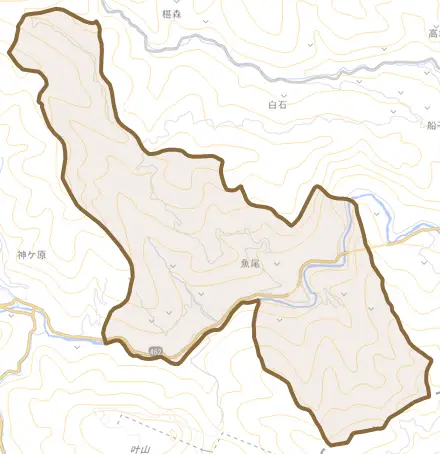 大字魚尾とその周辺の地図。町の範囲を重ねている