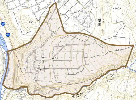 大字下平とその周辺の地図。町の範囲を重ねている