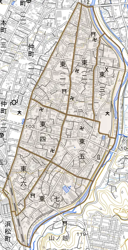東とその周辺の地図。町の範囲を重ねている
