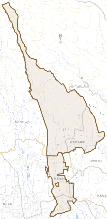 新里町赤城山とその周辺の地図。町の範囲を重ねている