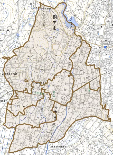 新里町新川とその周辺の地図。町の範囲を重ねている