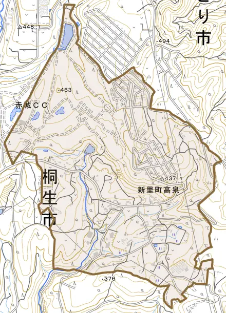 新里町高泉とその周辺の地図。町の範囲を重ねている