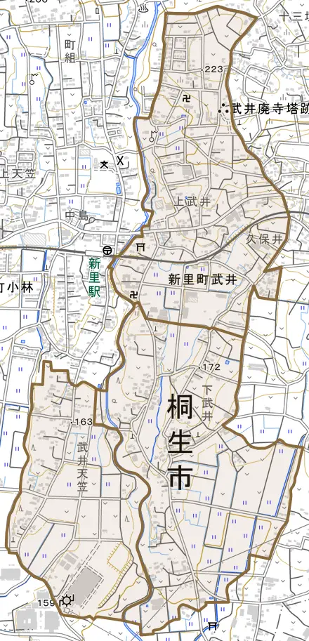 新里町武井とその周辺の地図。町の範囲を重ねている
