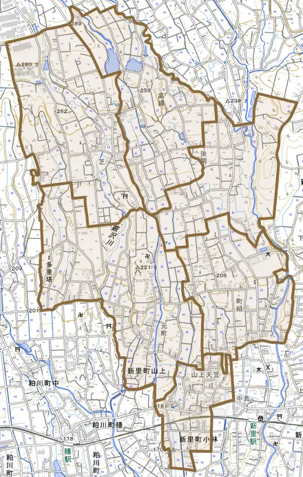 新里町山上とその周辺の地図。町の範囲を重ねている