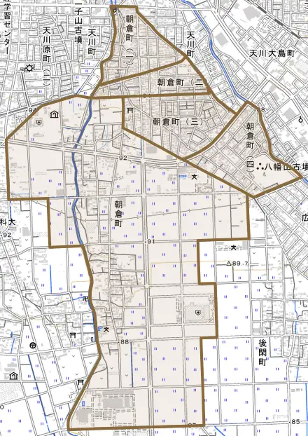 朝倉町とその周辺の地図。町の範囲を重ねている