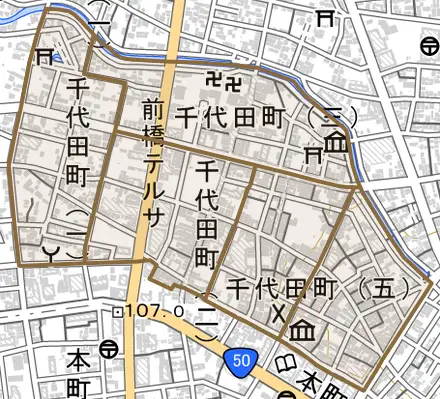 千代田町とその周辺の地図。町の範囲を重ねている