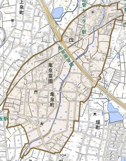 亀泉町とその周辺の地図。町の範囲を重ねている