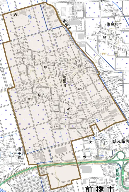 亀里町とその周辺の地図。町の範囲を重ねている