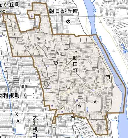 上新田町とその周辺の地図。町の範囲を重ねている