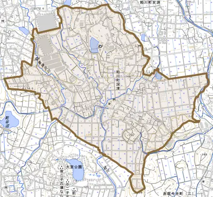 粕川町深津とその周辺の地図。町の範囲を重ねている