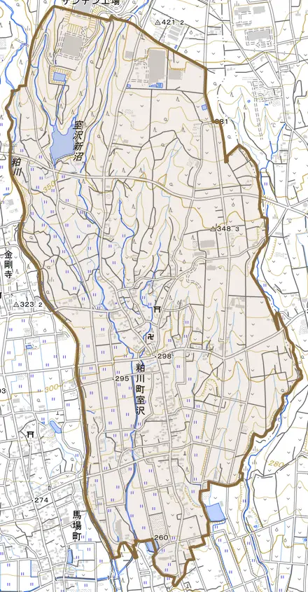 粕川町室沢とその周辺の地図。町の範囲を重ねている