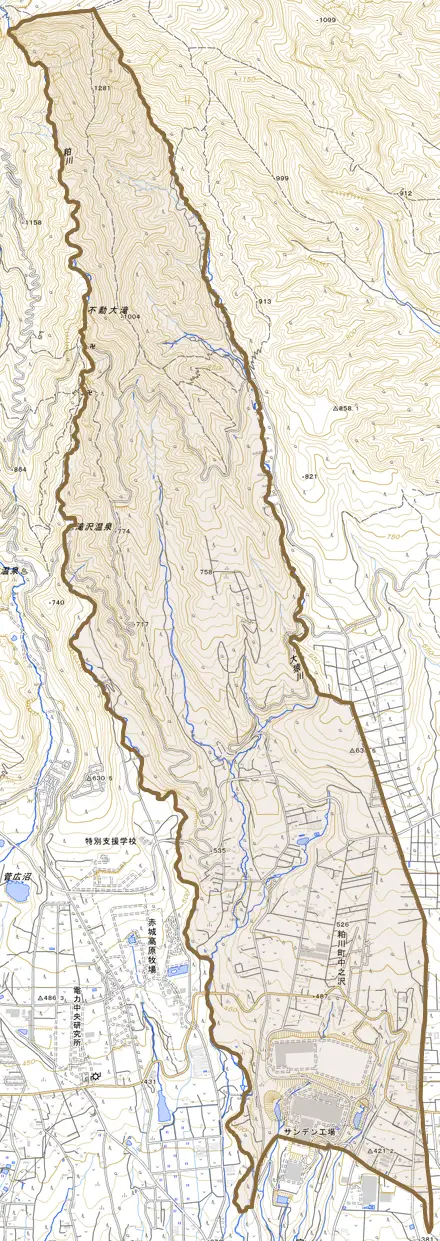 粕川町中之沢とその周辺の地図。町の範囲を重ねている