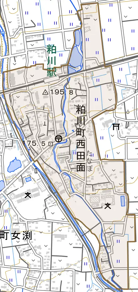 粕川町西田面とその周辺の地図。町の範囲を重ねている