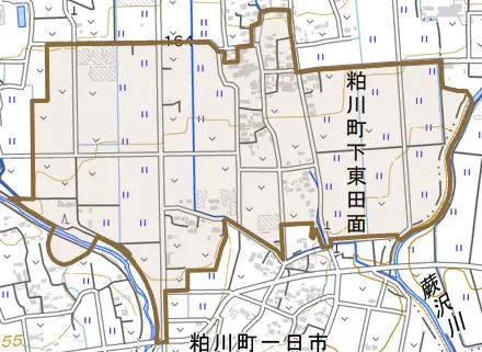 粕川町下東田面とその周辺の地図。町の範囲を重ねている