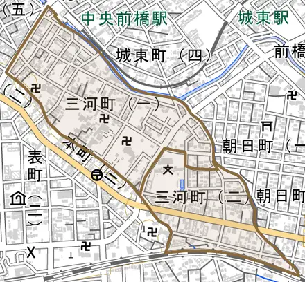 三河町とその周辺の地図。町の範囲を重ねている