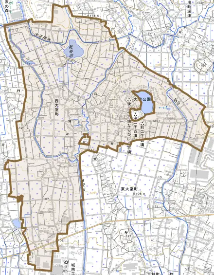 西大室町とその周辺の地図。町の範囲を重ねている