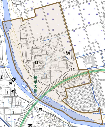 横手町とその周辺の地図。町の範囲を重ねている