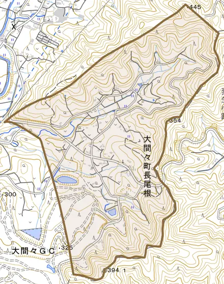 大間々町長尾根とその周辺の地図。町の範囲を重ねている