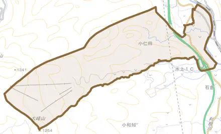 小仁田とその周辺の地図。町の範囲を重ねている