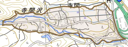 寺間とその周辺の地図。町の範囲を重ねている