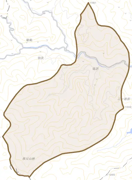 大字砥沢とその周辺の地図。町の範囲を重ねている
