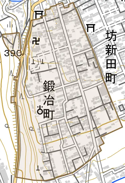鍛冶町とその周辺の地図。町の範囲を重ねている