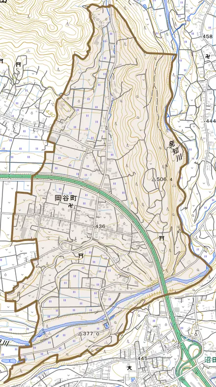 岡谷町とその周辺の地図。町の範囲を重ねている
