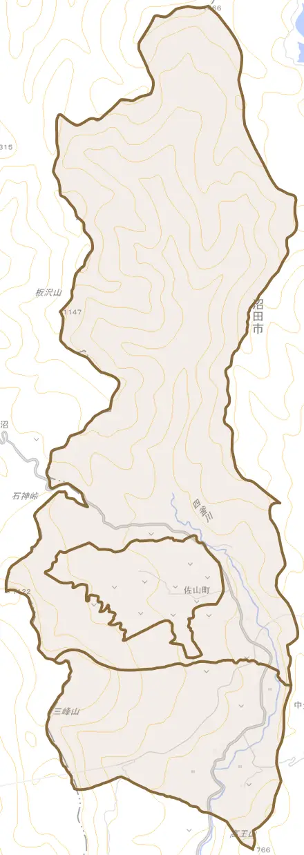佐山町とその周辺の地図。町の範囲を重ねている
