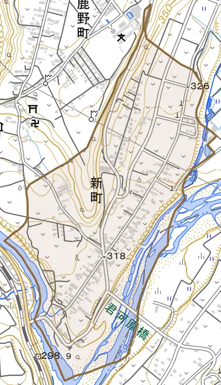 新町とその周辺の地図。町の範囲を重ねている